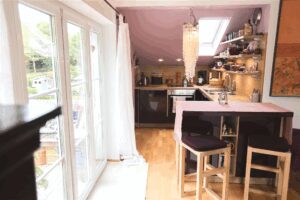 offene Küche mit Zugang Balkon