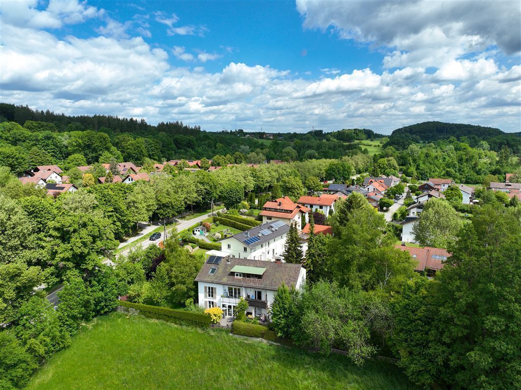 Blick auf  Haus und Umgebung