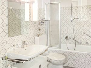 Bad mit Wanne und WM-Anschluß