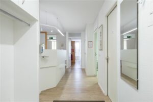 Flur mit Empfang