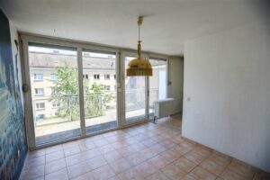 Schlafzimmer mit BlK und Bad