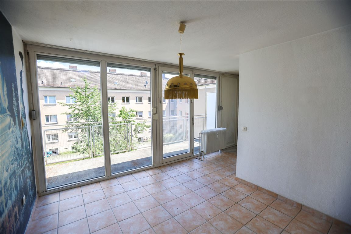 Schlafzimmer mit BlK und Bad