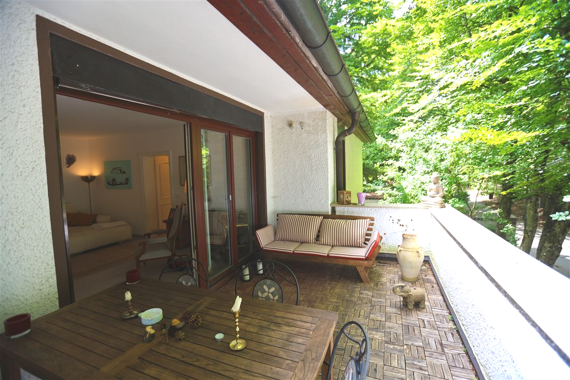 gr. Balkon vom Wohnzimmer