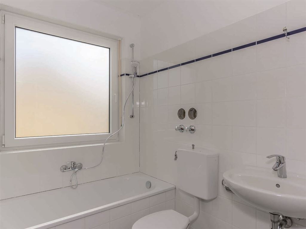 Bad mit Fenster, neu