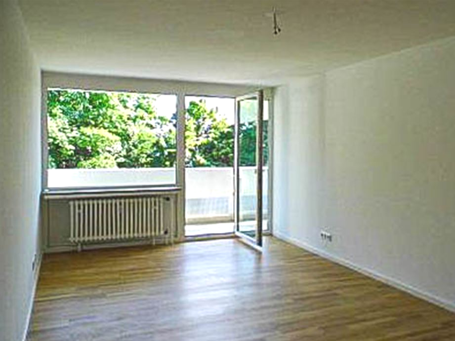 Wohnzimmer mit Balkon