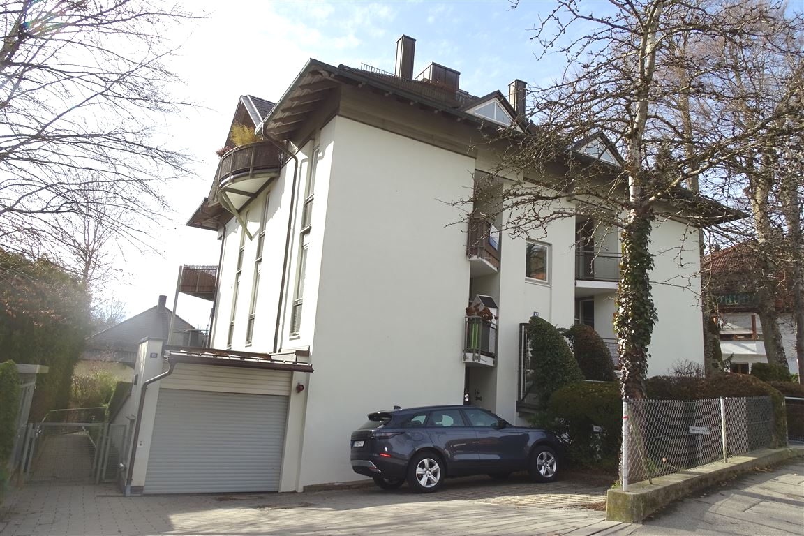 Hausansicht mit TG-Zufahrt