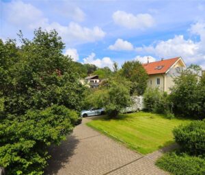 Garten vorm Haus