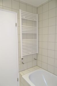 Wanne mit Handtuchheizung