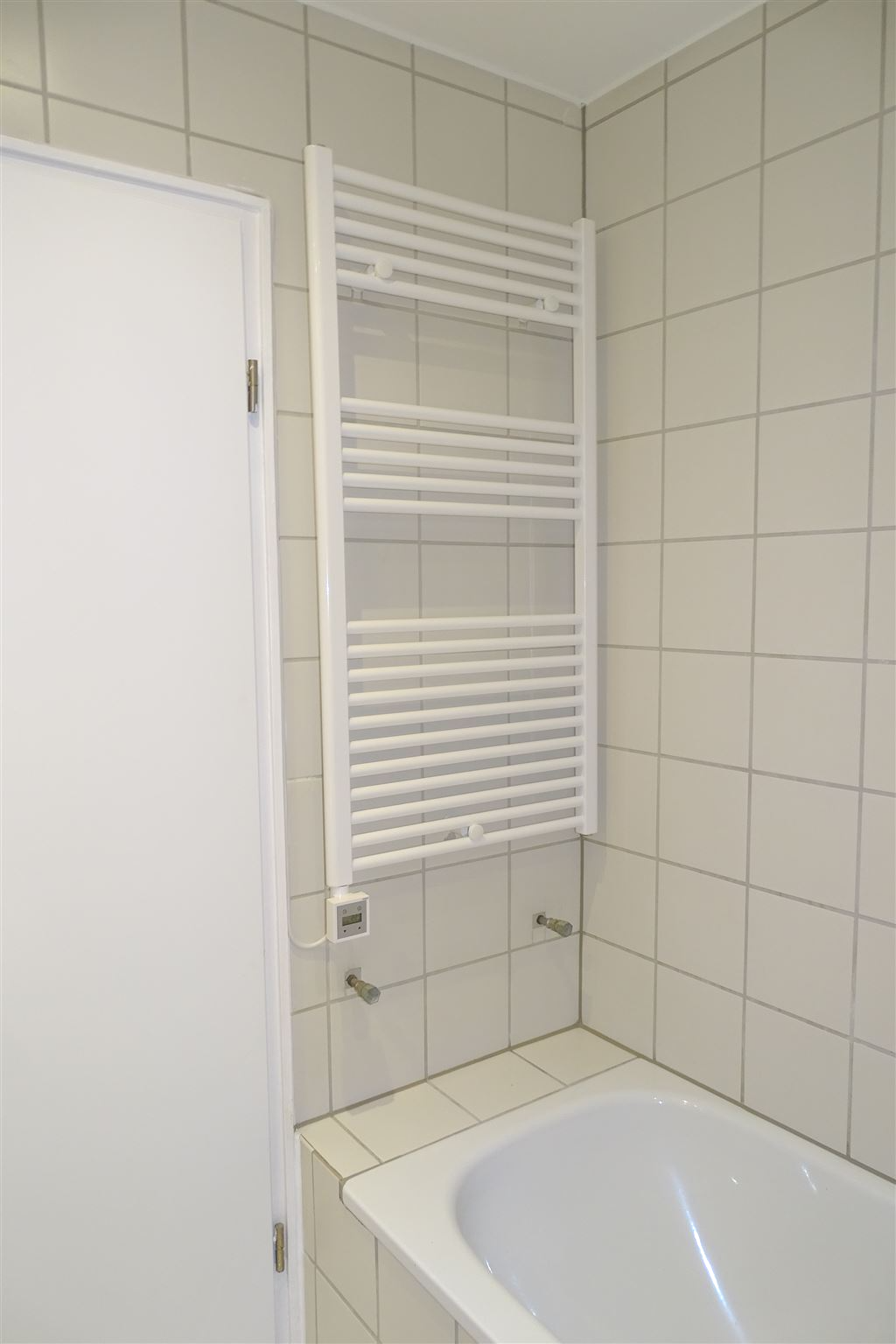Wanne mit Handtuchheizung
