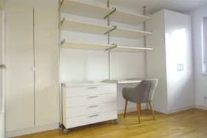 Einbauwand mit Schränke