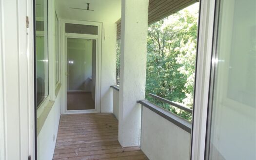 Loggia mit Zugang Wohn- u.Schlafzimmer