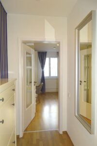 Diele Blick ins Zimmer
