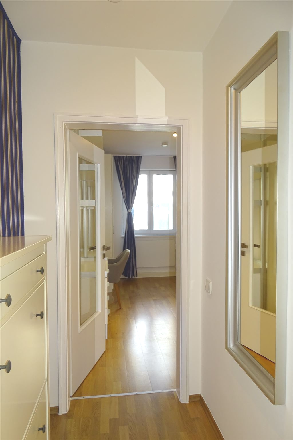 Diele Blick ins Zimmer