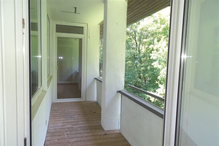Loggia mit Zugang Wohn- u.Schlafzimmer