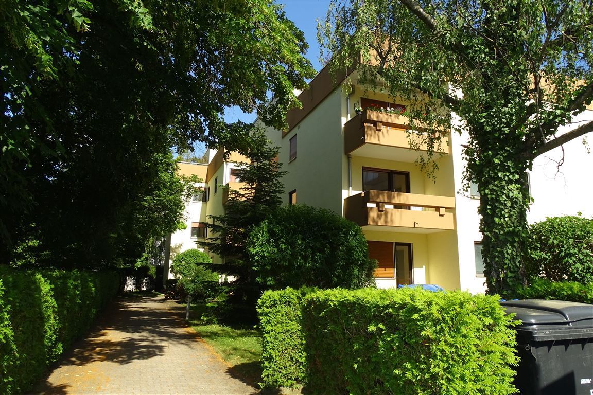 Haus und Zuweg