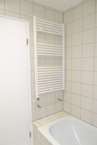 Wanne mit Handtuchheizung