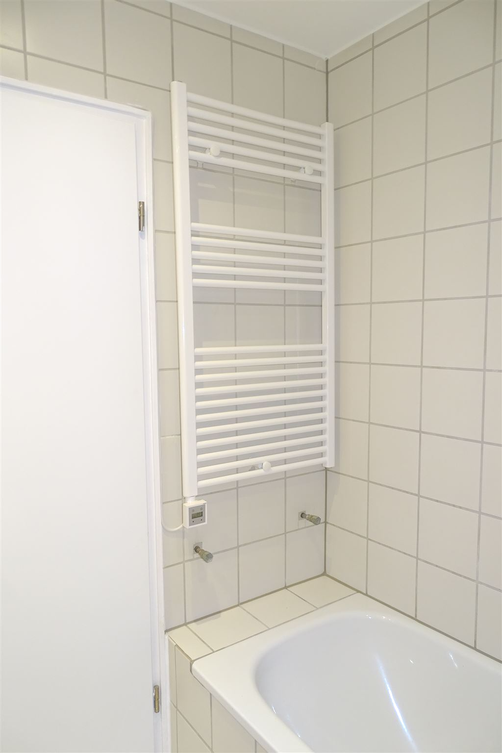 Wanne mit Handtuchheizung