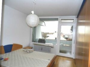 Schlafzimmer m. Balkon
