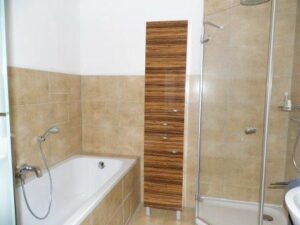 Bad Wanne u. Dusche