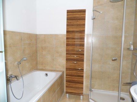 Bad Wanne u. Dusche