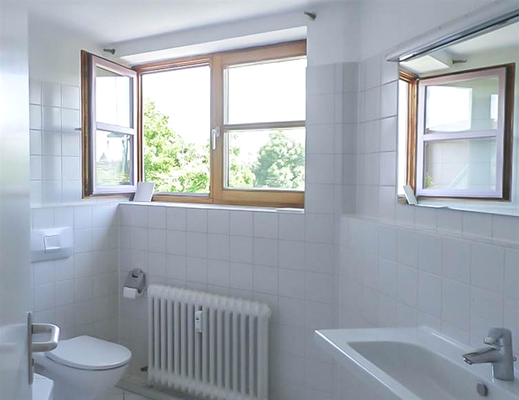 Bad1 mit Fenster
