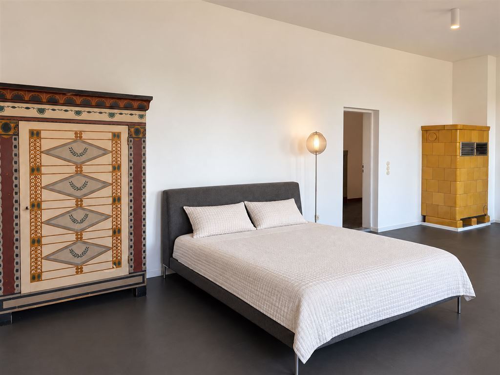 Schlafzimmer mit Kamin