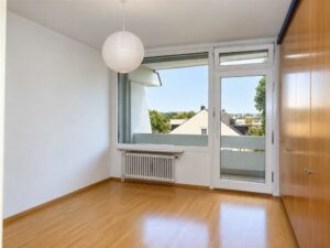 Schlafzimmer m. Balkon