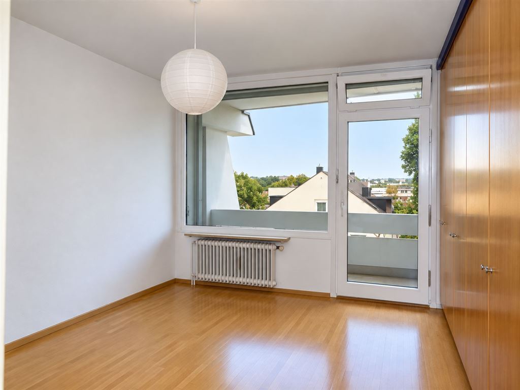 Schlafzimmer m. Balkon