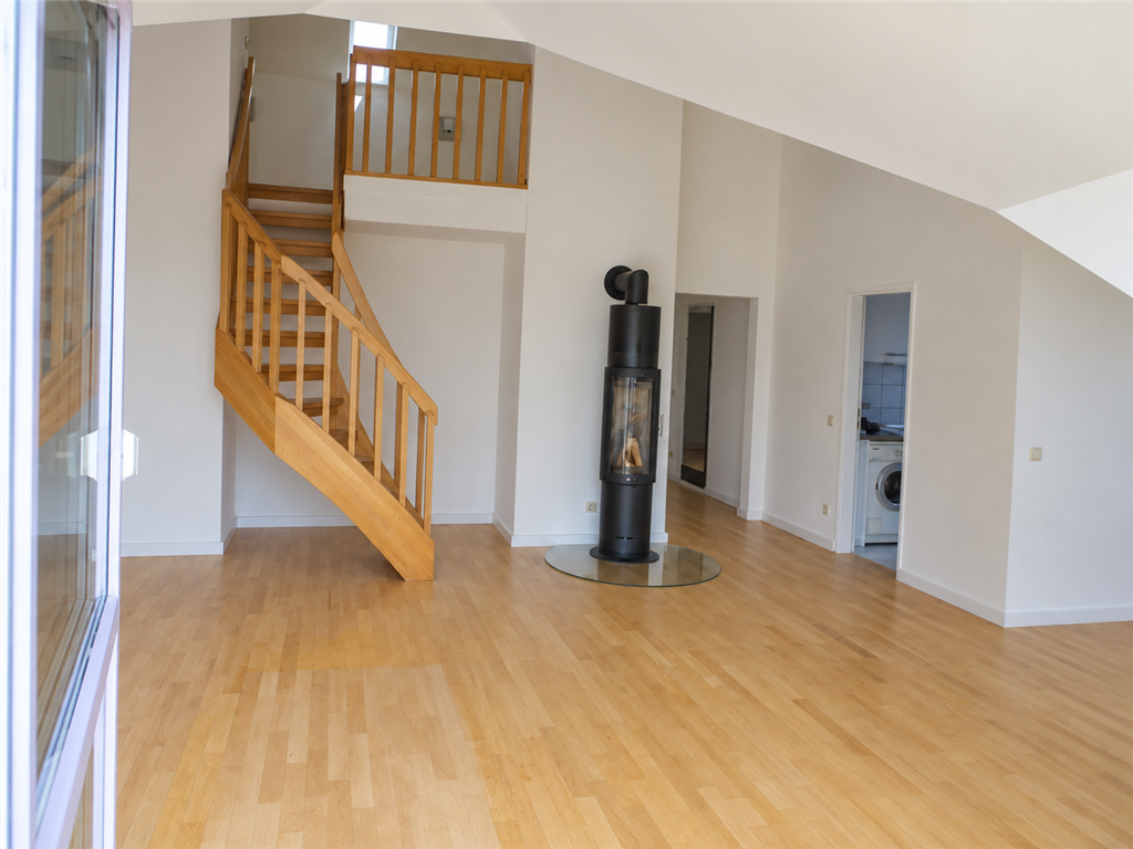 Wohnzimmer m. Kaminanschl.