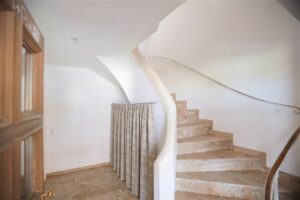Gewerbeobjekt-Hofheim-Spatzenhausen-Eingang-Treppe