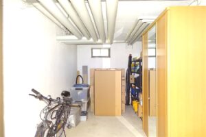 sehr großer Keller