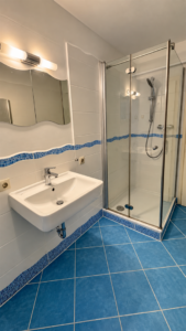 Bad mit Dusche EG