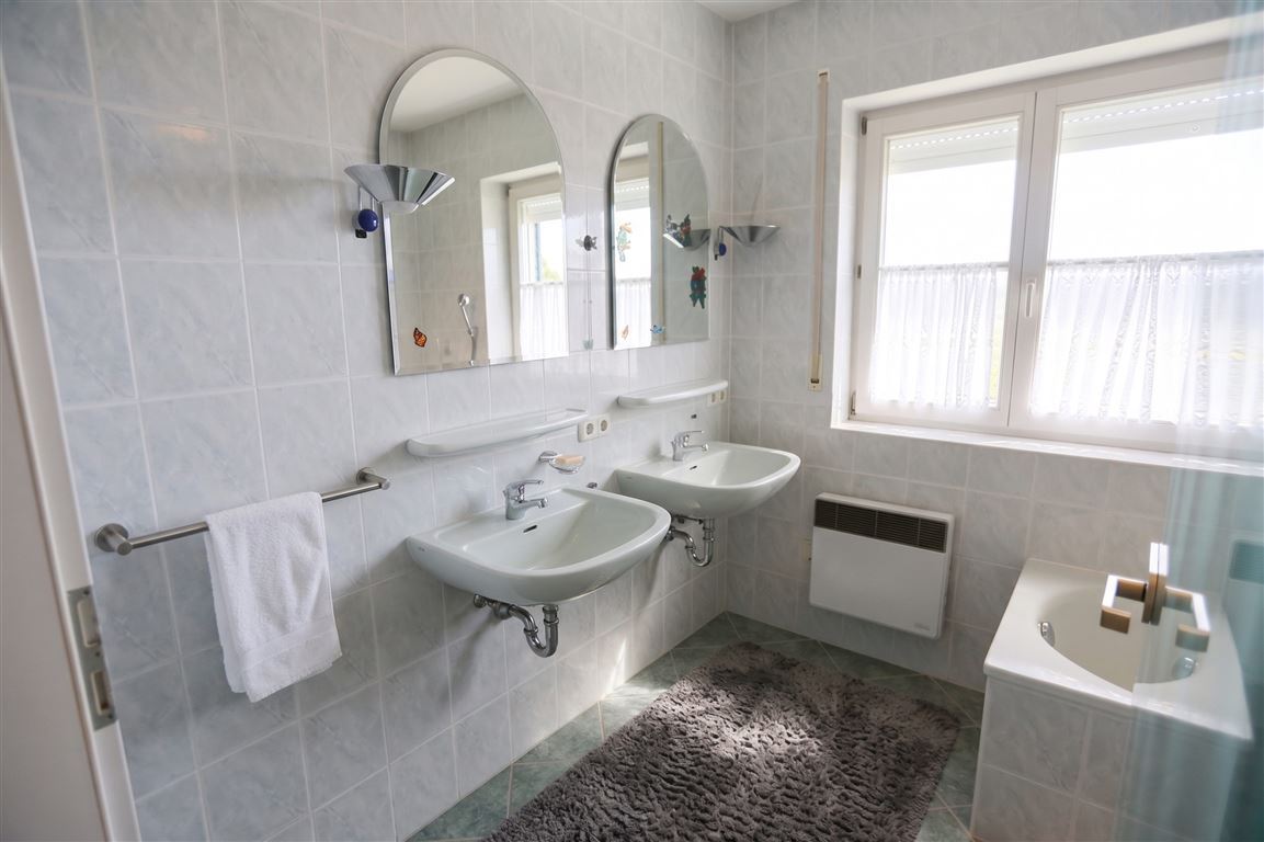 Gewerbeobjekt-Hofheim-Spatzenhausen-Badezimmer