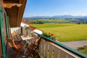 Gewerbeobjekt-Hofheim-Spatzenhausen-Ausblick-Alpen